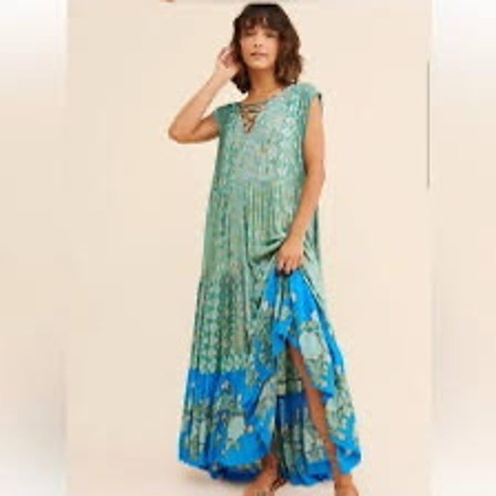 Free People Hanalei Bay Maxi Dress
In Blue Multi Floral
Size XS